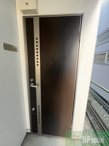 クレフラスト守山西の玄関