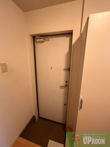 クレフラスト守山西の玄関