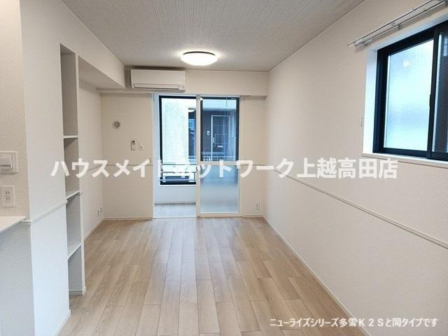 カーサさくらＢの居間・リビング|ＬＤＫ