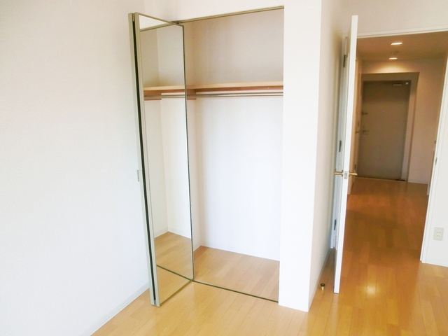 北斗ハイツ　北館の収納|たっぷり物がしまえるクローゼット♪