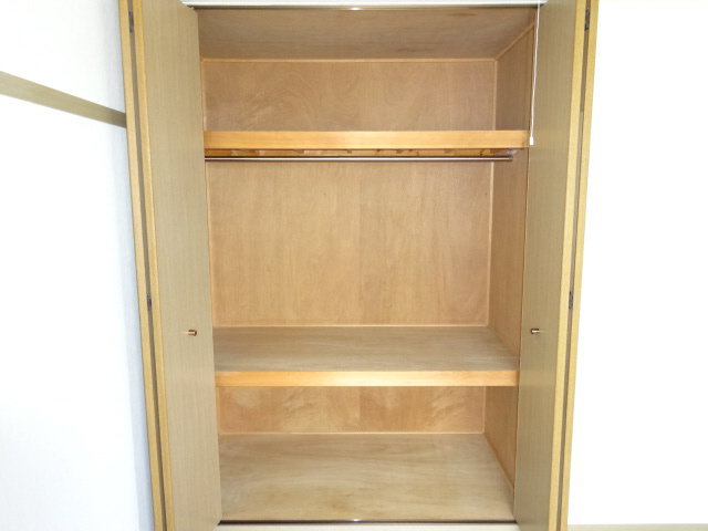 フォレストベイス広瀬 C棟の居間・リビング