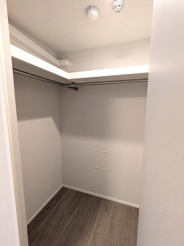 Urbanex新御徒町駅前の収納|5帖洋室のウォークインクローゼット付です