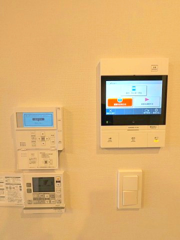Urbanex新御徒町駅前の設備|多機能なハンズフリーインターホンセキュリティ、リビングの床暖房と追焚オートバススイッチパネルです