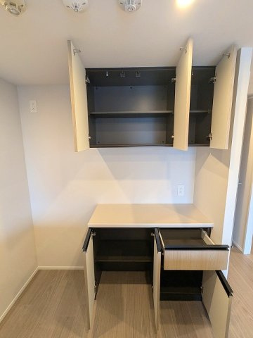 Urbanex新御徒町駅前の設備|キッチンシンク後ろに備付食器棚付きです