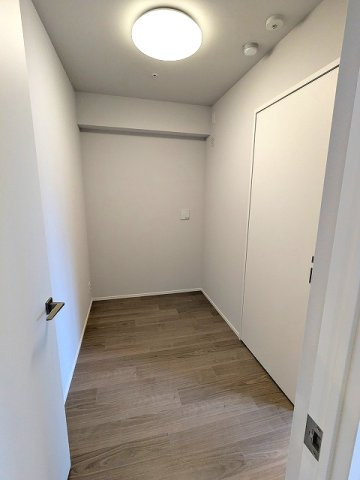 Urbanex新御徒町駅前のその他共用部分|2.8帖洋室、照明付き、リビングと3帖洋室からの2WAYです