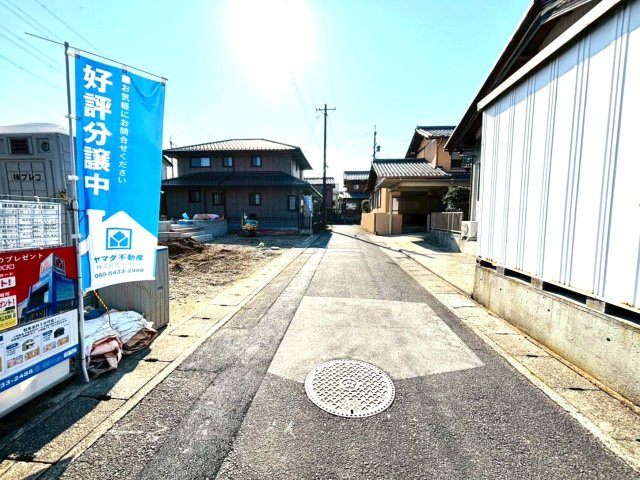 クワイエ　大垣市綾野町第１　全２区画分譲の前面道路含む現地写真|「現地（2025年11月4日）撮影」　
■前面道路　
■ヤマダ不動産　株式会社リライフ