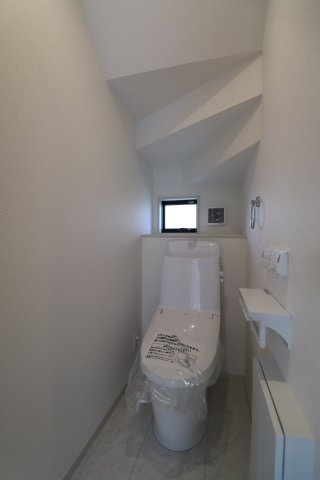 北野町今山戸建2号棟のトイレ