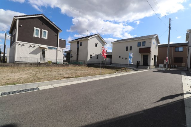 北野町今山戸建2号棟の前面道路含む現地写真