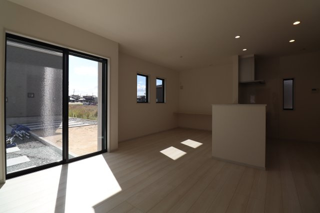 北野町今山戸建2号棟の居間・リビング