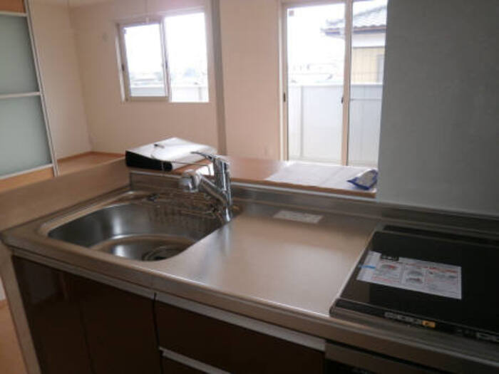 ディアコートのキッチン|開放的な対面キッチンです