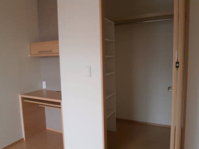 ディアコート|PCデスクとウォークインクローゼット付です