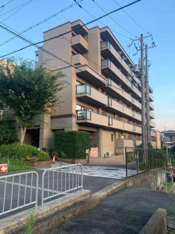 サーパス山科小野の外観