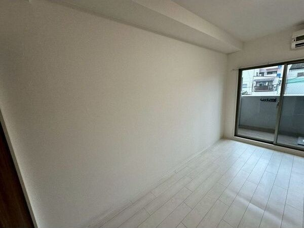 LIVIAZNAMBARENOMの洋室