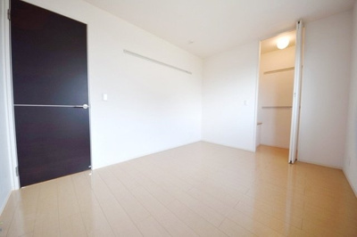 【洋室】 | ソレアード | 落ち着いた色調の洋室です