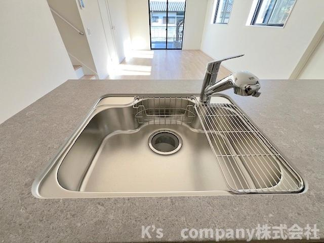 茅ヶ崎市旭が丘　新築戸建　3号棟のキッチン|耐久性の優れたステンレス製のシンク◇