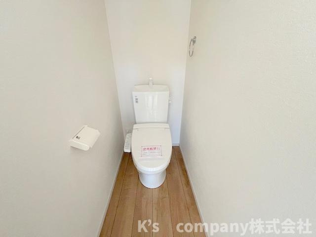 茅ヶ崎市旭が丘　新築戸建　3号棟のトイレ|白を基調とした清潔感のあるトイレ◇