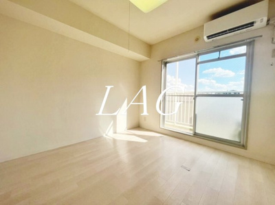 【居間・リビング】 | ロイヤルコート | 洋室のお部屋です。