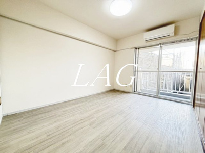 【居間・リビング】 | エーデルハイツ | 洋室のお部屋です。