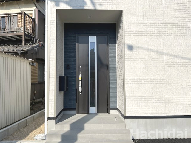 碧南市鴻島町第8　新築一戸建のエントランス