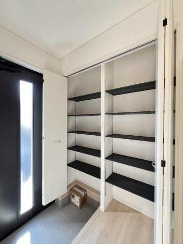 碧南市鴻島町第8　新築一戸建の収納