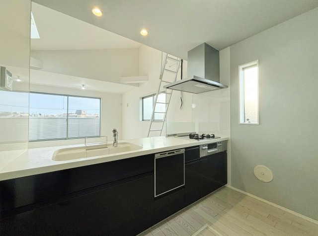 和光市白子3丁目のキッチン|人気の対面キッチンはリビングを眺めながらお料理ができあす
家事効率が上がるハイスペックなキッチンです