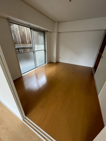 甲子園ローズハイツの洋室