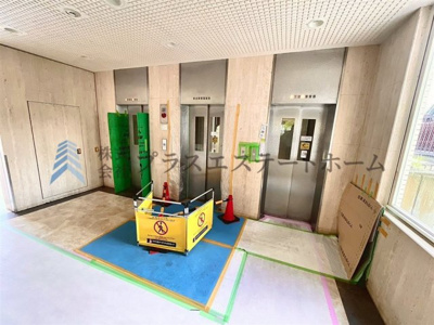 【その他共用部分】 | 須磨パークヒルズA棟 | エレベーターは3基あり、忙しい朝も安心♪
