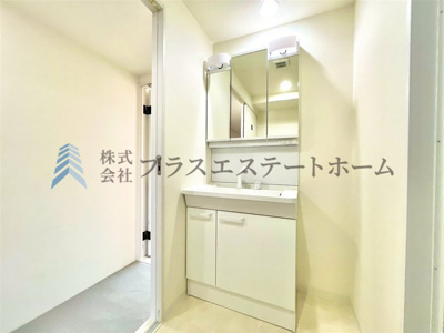 【独立洗面台】 | 須磨パークヒルズA棟 | 洗面台も新調されています♪収納も豊富で忙しい朝にも安心♪