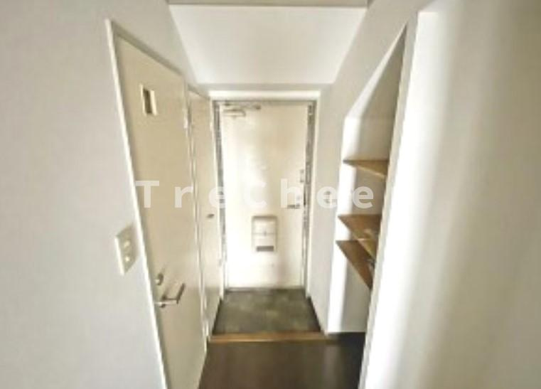 三園さえぐさマンションの玄関