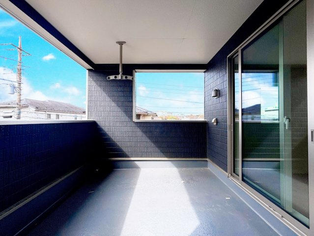 戸塚区南舞岡1丁目　新築戸建てのバルコニー|◆一息つくための憩いの場として。お洗濯ものを干す空間として。ガーデニングエリアとして。多様にご利用いただける空間です。
