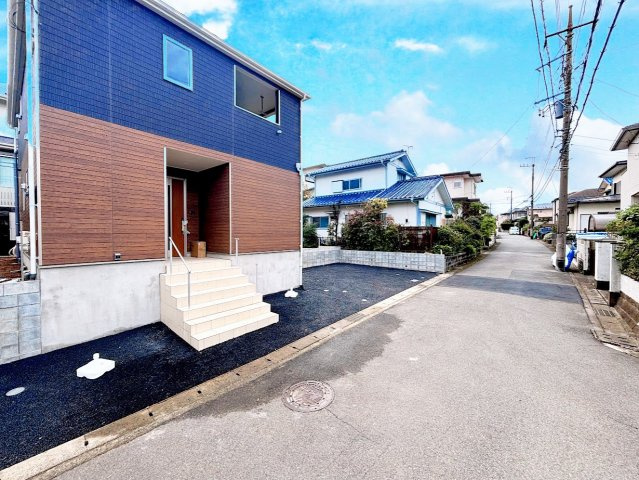 戸塚区南舞岡1丁目　新築戸建ての前面道路含む現地写真|◆前面道路も幅員があり車の運転も安心！前面道路は閑静な住宅地。車通りの少ない道路です。お子様にも安心です。
