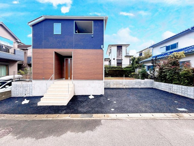 戸塚区南舞岡1丁目　新築戸建ての外観|◆一戸建てを中心とした街並みが整然と続き、周辺は高い建物が建っていないので、緑の多い閑静な趣を感じる環境です。街並みや周辺環境も重要なポイントです！！
