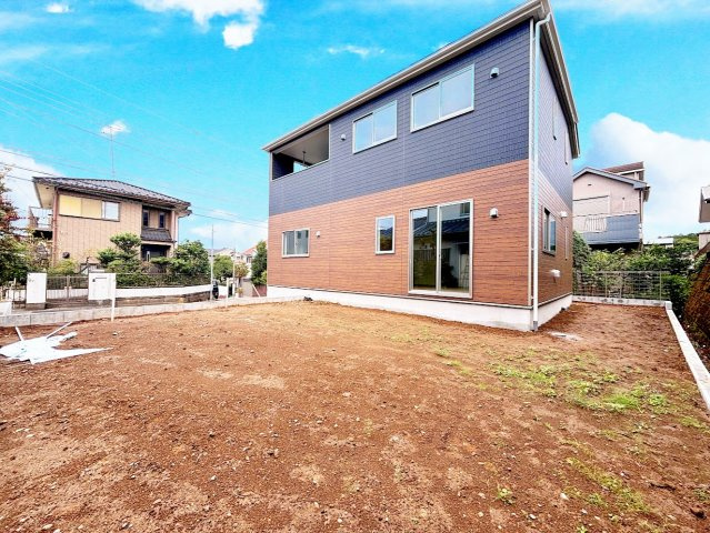 戸塚区南舞岡1丁目　新築戸建ての庭|
◆陽あたりの取れた大きなお庭が本物件の特徴です。ウッドデッキやタイルテラス等、ライフスタイルに合わせて可変可能なため、夢が膨らみますね。
