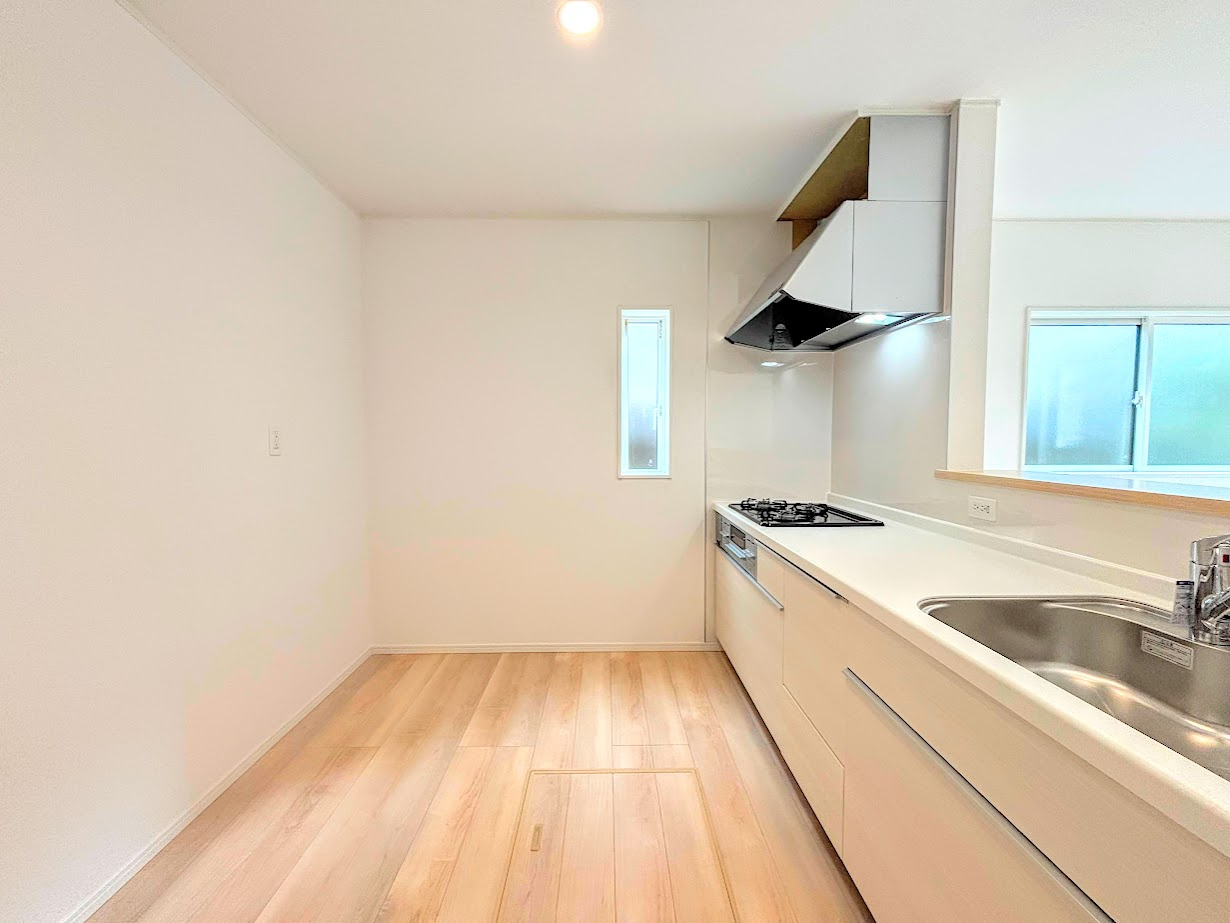 戸塚区南舞岡1丁目　新築戸建てのキッチン|◆デザイン性と機能性を兼ね備えたキッチンです。リビングスペースとの一体感が生まれ、広々空間を演出してくれます。
