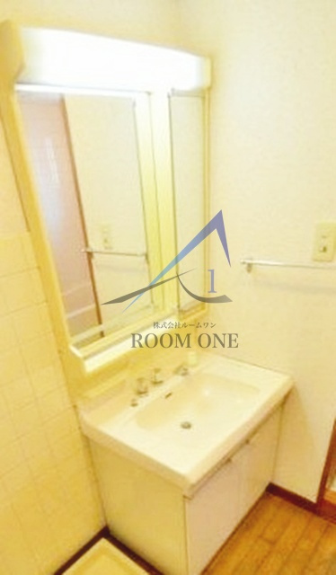 ヒルトップマンションの洗面所|独立洗面台です。