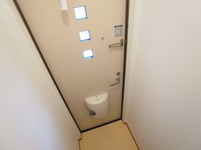 【玄関】 | ツル菅原ハイツ | 玄関ドアはダブルロックになっています