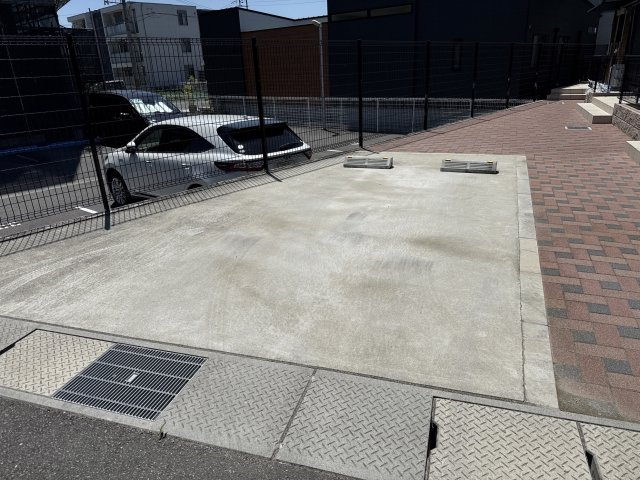 レガーロ阿保イーストの駐車場