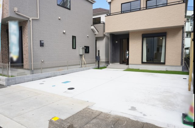 草加市稲荷4丁目 新築分譲住宅 全5棟 E号棟の駐車場