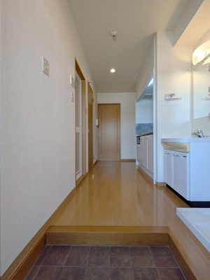 【玄関】 | 秋津中央ビル | 収納もある玄関です