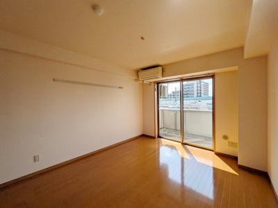 【居間・リビング】 | 秋津中央ビル | ゆったりとしたリビングです