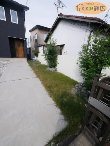 姫路市飾磨区西浜町3丁目　中古戸建の庭