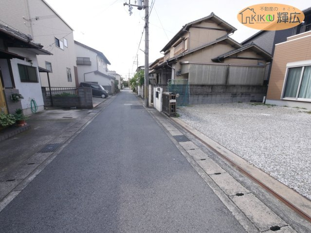 姫路市飾磨区西浜町3丁目　中古戸建の前面道路含む現地写真