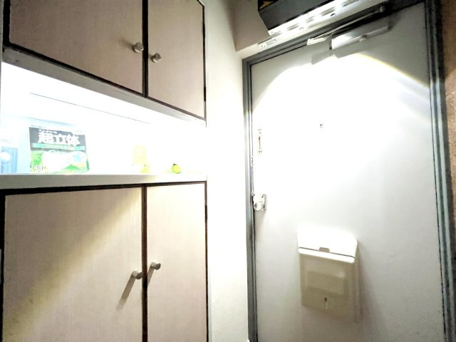 日栄マンションの玄関