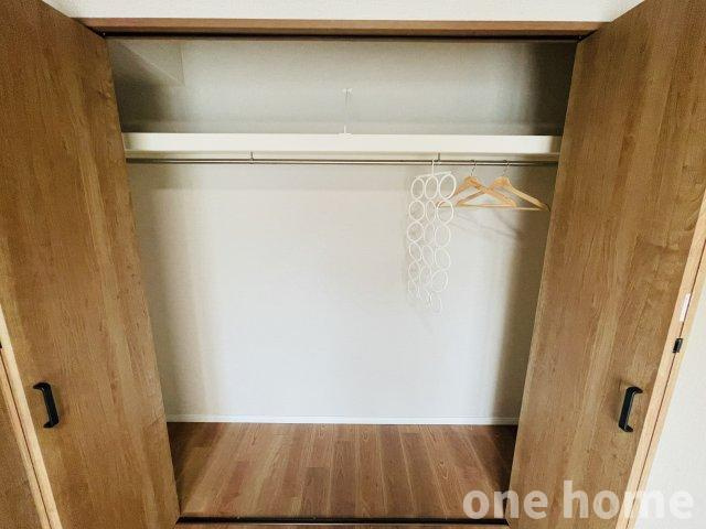 三国ハイツの収納|◆約6.0帖洋室 収納です！ハンガーパイプ×枕棚付きでクローゼットでしっかり収納ができ、住空間を有効活用できます！
