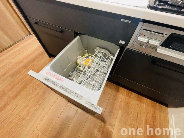 三国ハイツの設備|◆時短が叶う！食器洗浄乾燥機 完備！ビルトインタイプで作業スペースを圧迫せず、使い勝手良好です！