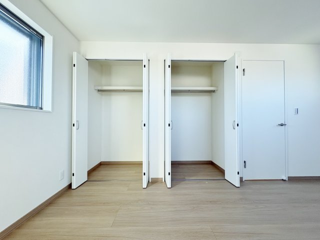 和光白子2丁目 限定1棟の収納|3階7.5帖洋室には壁面ワイドな収納を設置しています