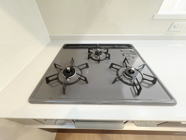 和光白子2丁目 限定1棟のキッチン|三口コンロ