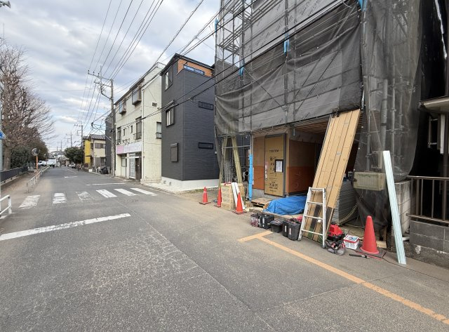 和光白子2丁目 限定1棟の前面道路含む現地写真|北西側約7.3ｍ公道に面する整形地です
広々した前面道路は開放感を与えてくれます