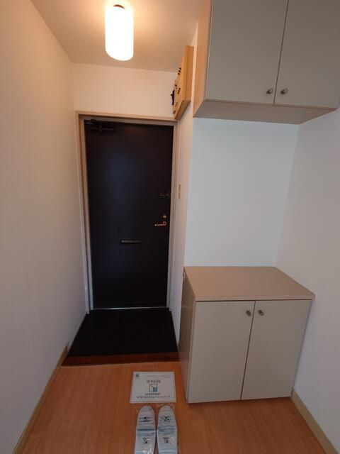 陽輪台みかみビルの玄関