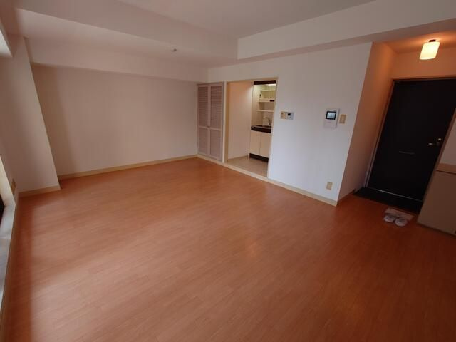 陽輪台みかみビルの居間・リビング